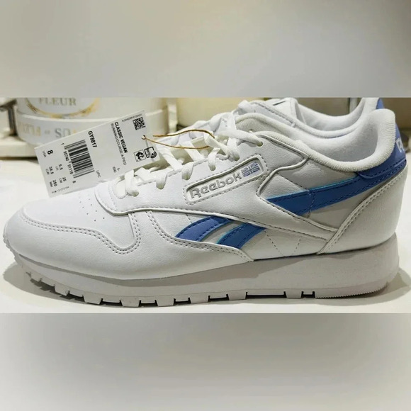 NWT Women’s Classic Reebok GY8817 (size 8) - Picture 2 of 7